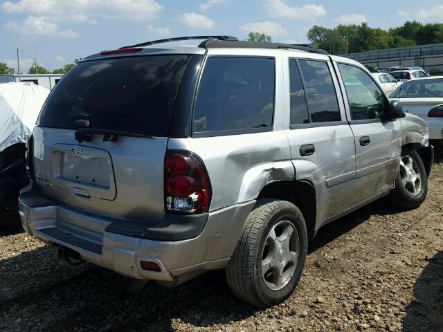 1GNDT13S972113754 - 2007 CHEVROLET TRAILBLAZE GRAY photo 4