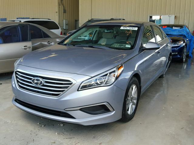 5NPE24AF2GH380840 - 2016 HYUNDAI SONATA SE GRAY photo 2