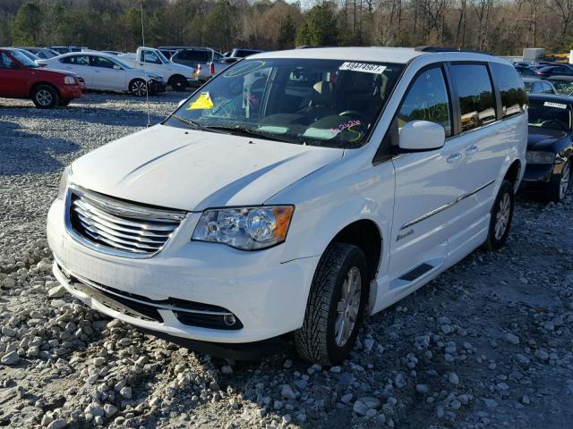 2C4RC1BG3FR545204 - 2015 CHRYSLER TOWN & COU WHITE photo 2