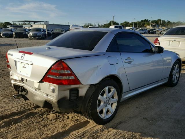 WDBKK49F43F288168 - 2003 MERCEDES-BENZ SLK 230 KO SILVER photo 4