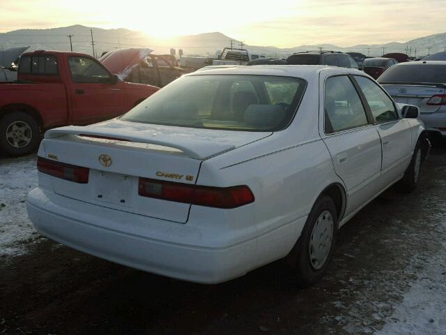 JT2BG22K6X0270660 - 1999 TOYOTA CAMRY LE WHITE photo 4