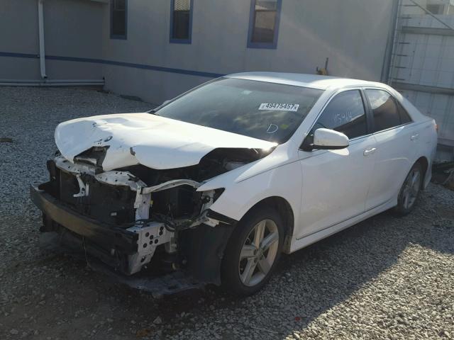 4T1BF1FK3CU191086 - 2012 TOYOTA CAMRY BASE WHITE photo 2