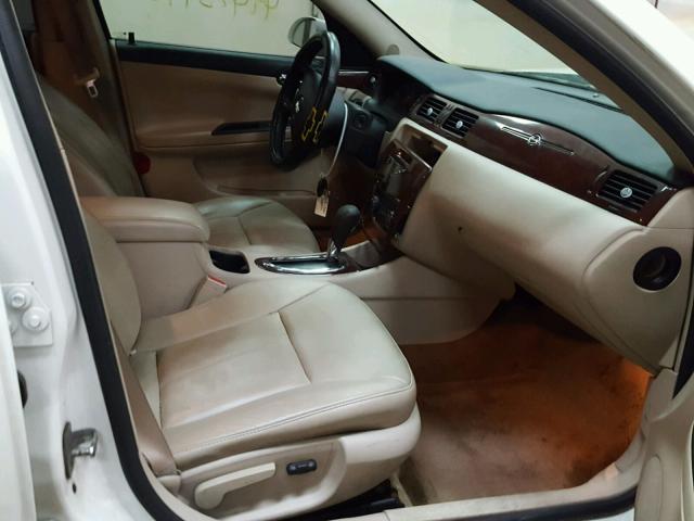 2G1WD58C981248928 - 2008 CHEVROLET IMPALA SUP WHITE photo 5