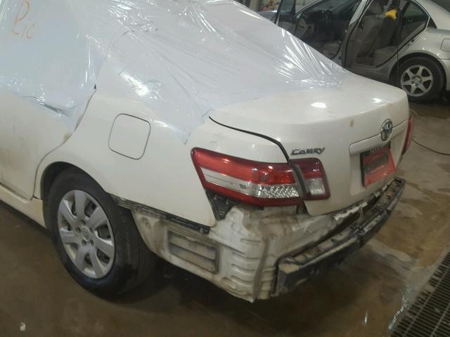 4T1BF3EK9BU585459 - 2011 TOYOTA CAMRY BASE WHITE photo 10