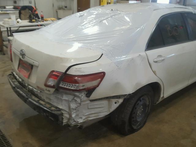 4T1BF3EK9BU585459 - 2011 TOYOTA CAMRY BASE WHITE photo 9