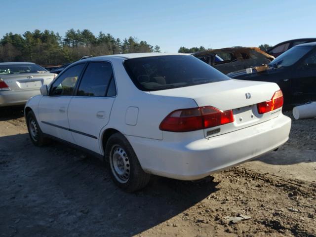 1HGCG1643YA085920 - 2000 HONDA ACCORD LX WHITE photo 3