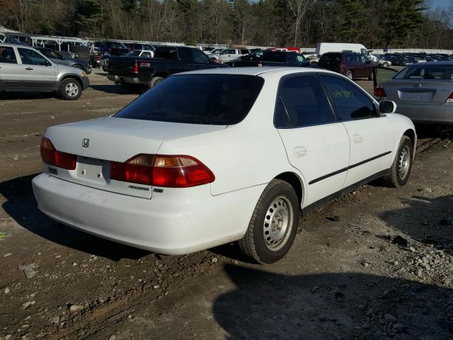 1HGCG1643YA085920 - 2000 HONDA ACCORD LX WHITE photo 4