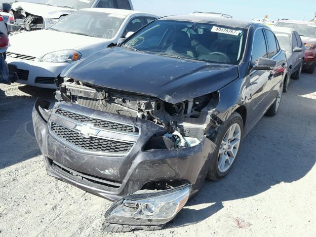 1G11C5SA5DF319551 - 2013 CHEVROLET MALIBU 1LT ნაცრისფერი ფოტო 2