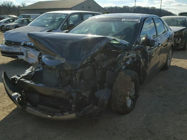 4T1BF1FK6HU712082 - 2017 TOYOTA CAMRY LE BLACK photo 2