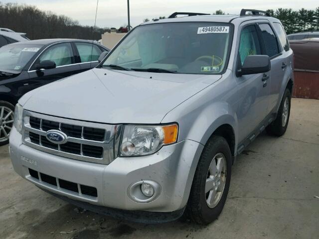 1FMCU9DG8BKB38384 - 2011 FORD ESCAPE XLT SILVER photo 2