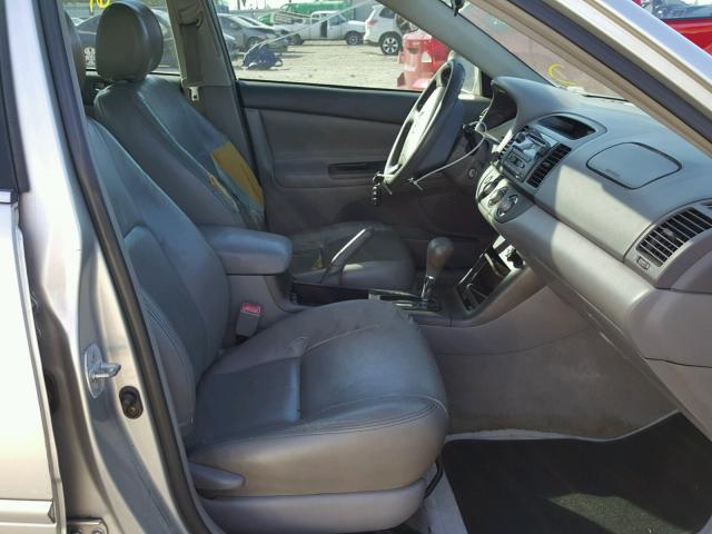 4T1BE32K95U958432 - 2005 TOYOTA CAMRY LE ვერცხლისფერი ფოტო 5