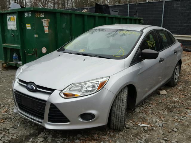 1FAHP3E26CL172956 - 2012 FORD FOCUS S SILVER photo 2