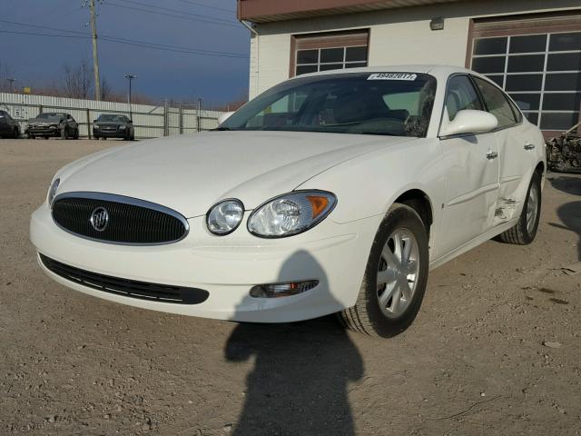 2G4WD582061256617 - 2006 BUICK LACROSSE C WHITE photo 2