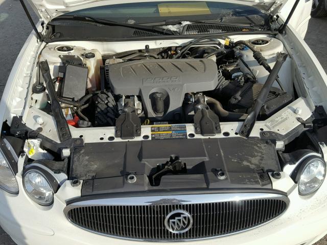 2G4WD582061256617 - 2006 BUICK LACROSSE C WHITE photo 7