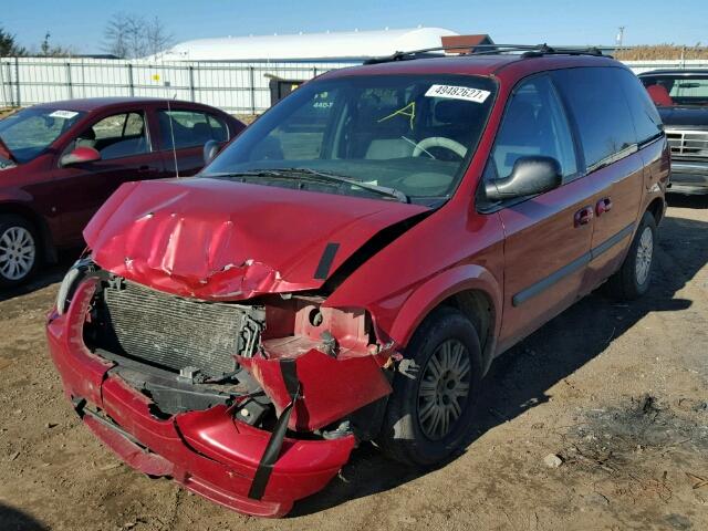 1C4GP45R55B111454 - 2005 CHRYSLER TOWN & COU RED photo 2