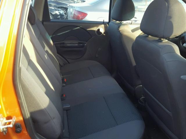 KL1TD66618B092209 - 2008 CHEVROLET AVEO BASE ORANGE photo 6