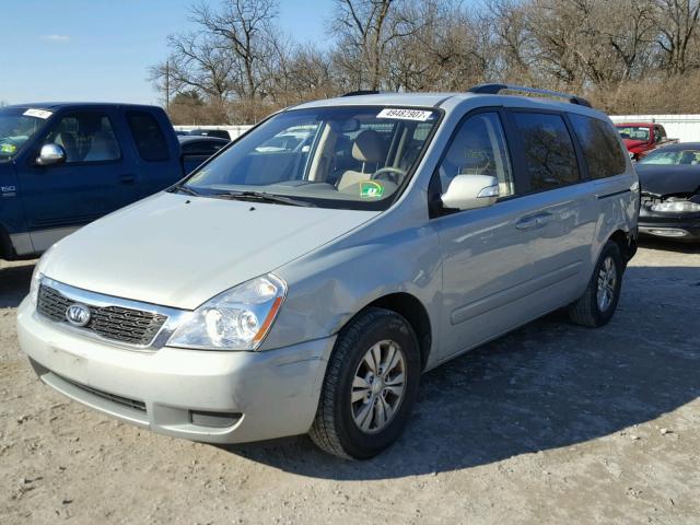 KNDMG4C75C6473116 - 2012 KIA SEDONA LX SILVER photo 2