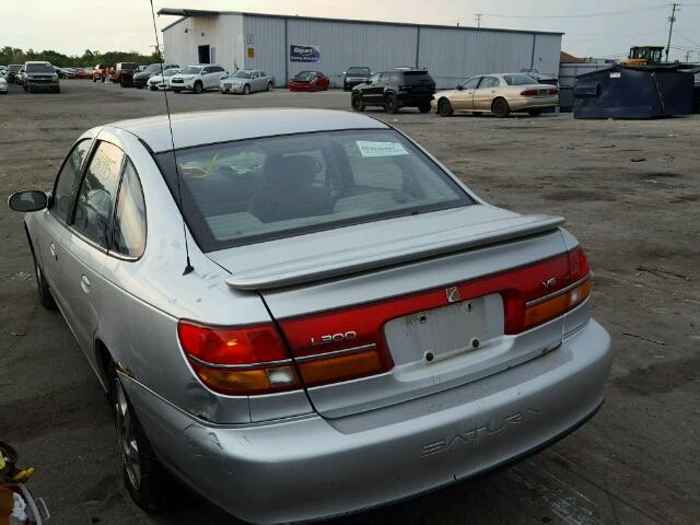 1G8JW54R12Y558978 - 2002 SATURN L300 SILVER photo 3