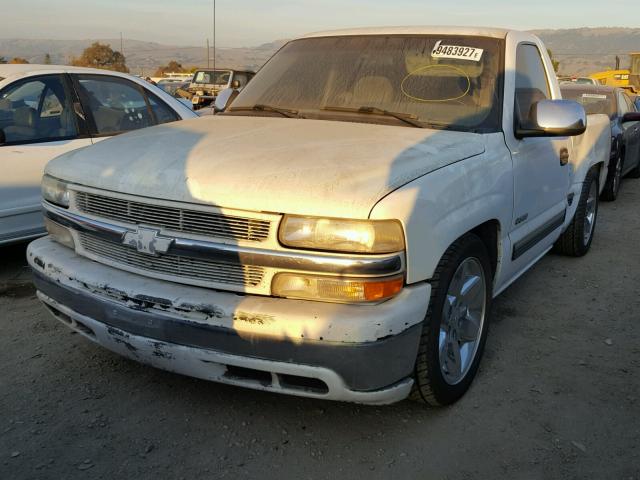 1GCEC14T7YZ174954 - 2000 CHEVROLET SILVERADO WHITE photo 2