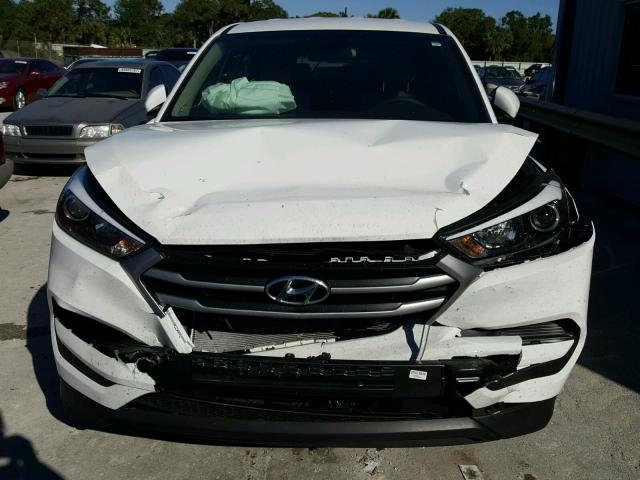 KM8J23A45HU451359 - 2017 HYUNDAI TUCSON SE WHITE photo 9