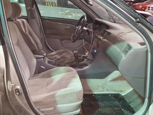 JT2BG22K3W0123114 - 1998 TOYOTA CAMRY CE GRAY photo 5