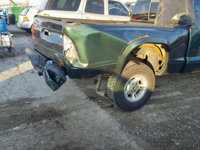 1B7GG22X2YS733585 - 2000 DODGE DAKOTA GREEN photo 10