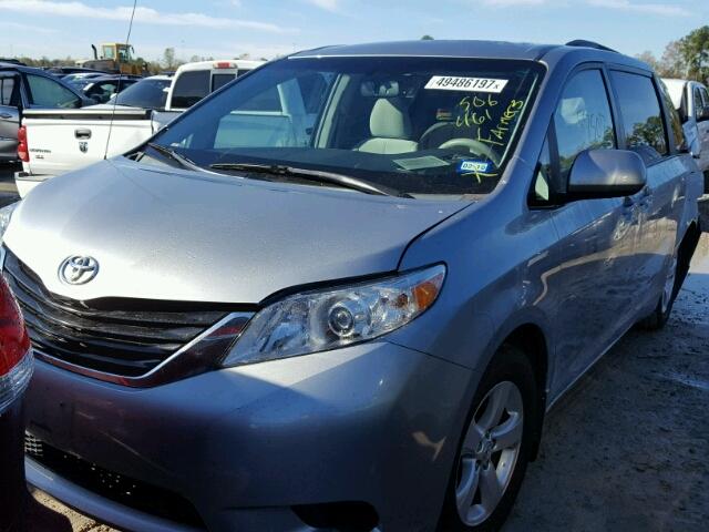 5TDKK3DC4ES506461 - 2014 TOYOTA SIENNA LE SILVER photo 2