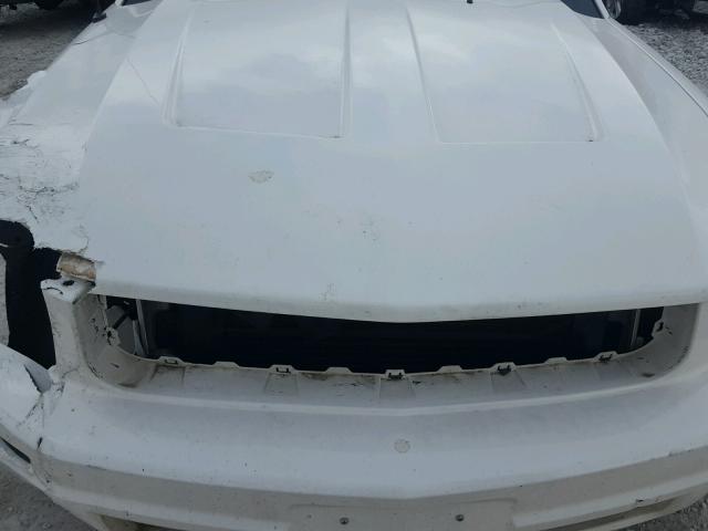 1ZVHT80NX55257548 - 2005 FORD MUSTANG WHITE photo 7