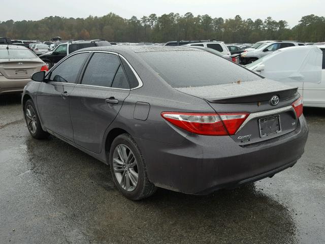4T1BF1FK5HU322753 - 2017 TOYOTA CAMRY LE GRAY photo 3