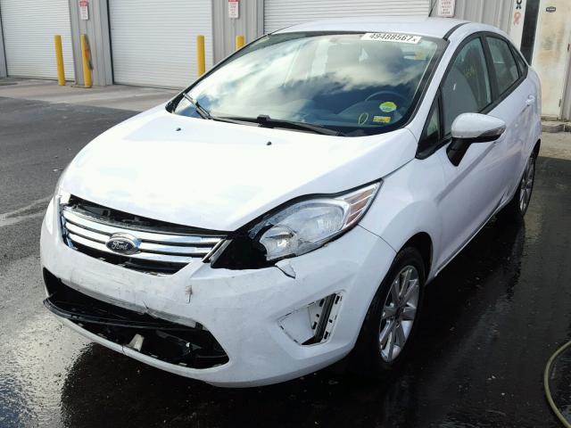 3FADP4BJ9DM216030 - 2013 FORD FIESTA SE WHITE photo 2