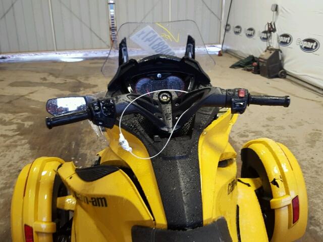 2BXNCAC11DV000647 - 2013 CAN-AM SPYDER ROA YELLOW photo 5