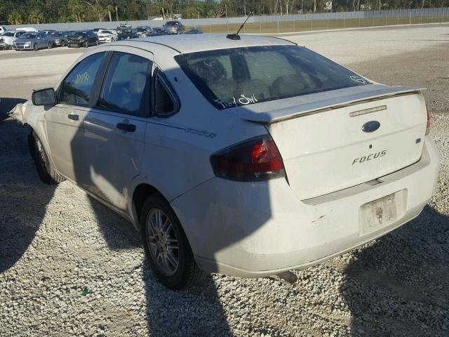 1FAHP35N49W143988 - 2009 FORD FOCUS SE WHITE photo 3