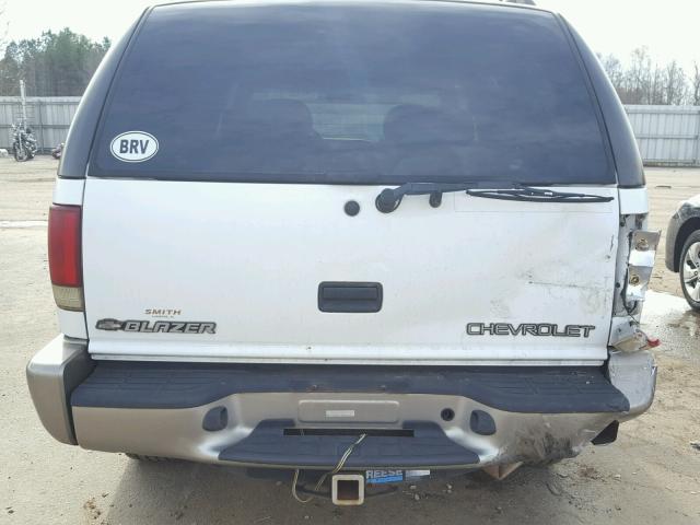 1GNCS13W7Y2288717 - 2000 CHEVROLET BLAZER WHITE photo 9