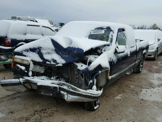 1GTEC19W9WE509901 - 1998 GMC SIERRA C15 BLUE photo 2