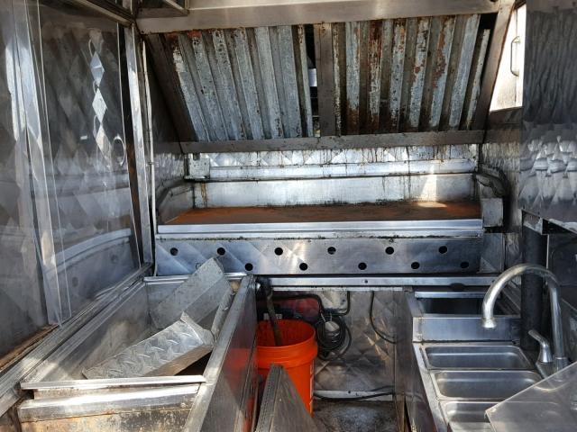 LCAUS04123T336798 - 2003 FOOD TRAILER SILVER photo 7