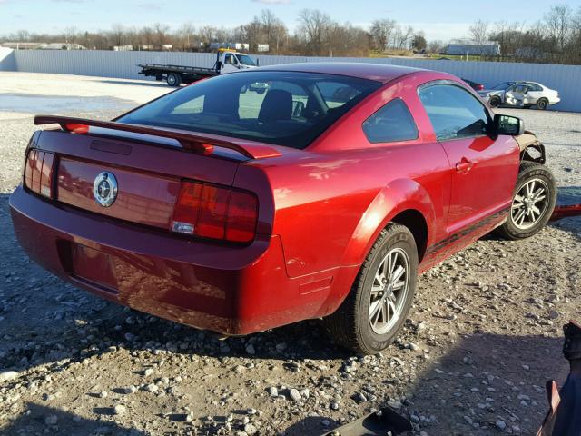 1ZVFT80N155204048 - 2005 FORD MUSTANG RED photo 4