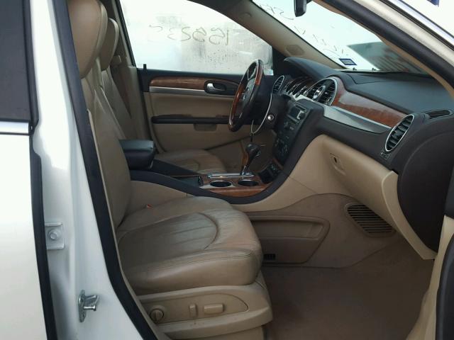 5GAKRCED7CJ349197 - 2012 BUICK ENCLAVE CREAM photo 5