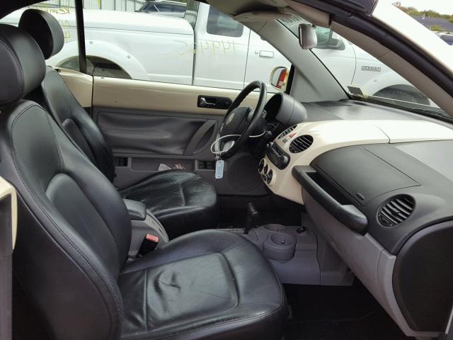3VWCD31Y04M316506 - 2004 VOLKSWAGEN NEW BEETLE 奶油色 照片 5