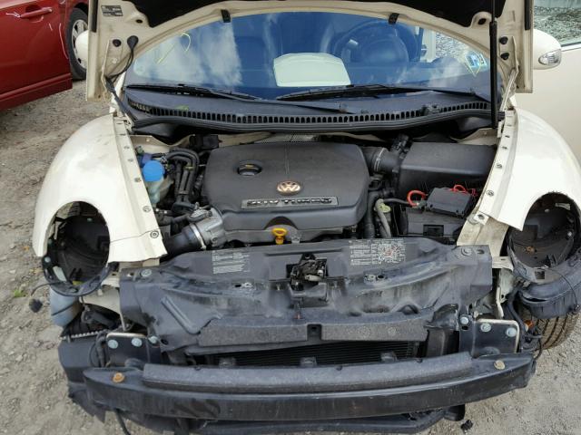 3VWCD31Y04M316506 - 2004 VOLKSWAGEN NEW BEETLE 奶油色 照片 7
