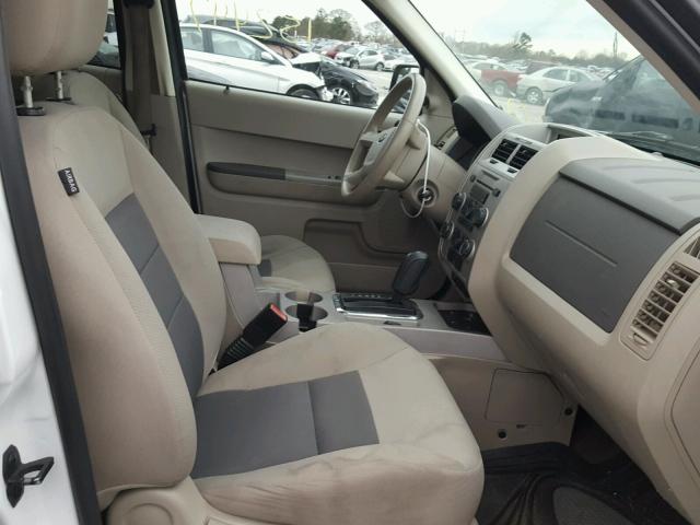 1FMCU03158KD77604 - 2008 FORD ESCAPE XLT WHITE photo 5