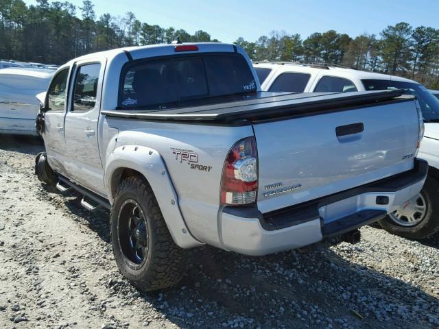 5TFLU4ENXDX061981 - 2013 TOYOTA TACOMA DOU SILVER photo 3