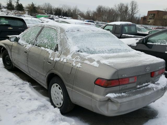 4T1BG22K4WU246769 - 1998 TOYOTA CAMRY CE TAN photo 3