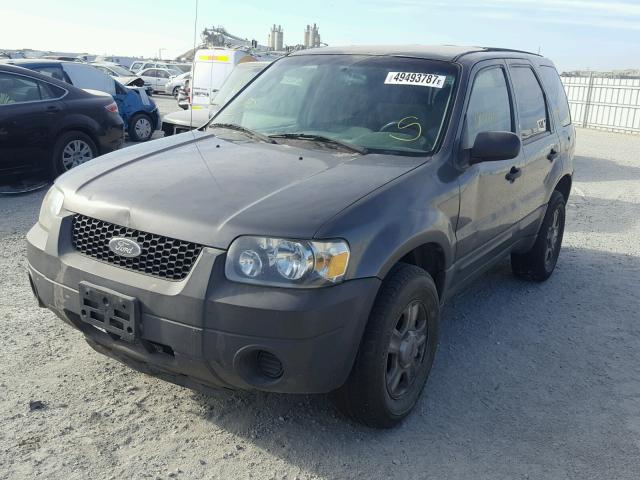 1FMYU02Z15KB32677 - 2005 FORD ESCAPE XLS GRAY photo 2