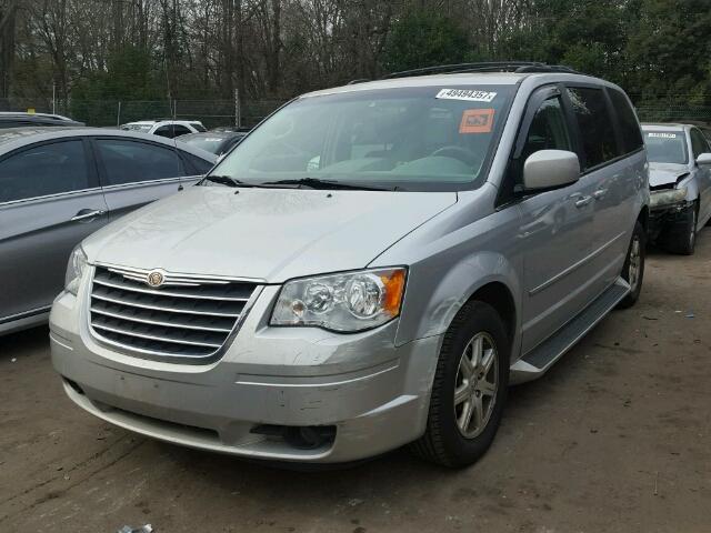 2A8HR54P18R127752 - 2008 CHRYSLER TOWN & COU SILVER photo 2