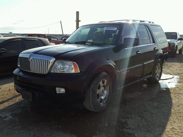 5LMFU285X5LJ11213 - 2005 LINCOLN NAVIGATOR BLACK photo 2