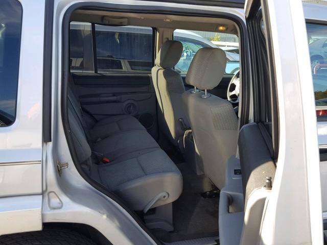 1J8HG48K86C157738 - 2006 JEEP COMMANDER SILVER photo 6