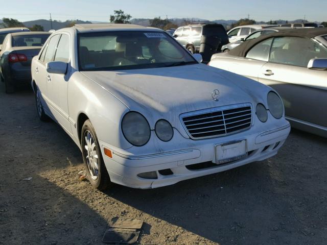 WDBJF65J8YB133692 - 2000 MERCEDES-BENZ E 320 WHITE photo 1