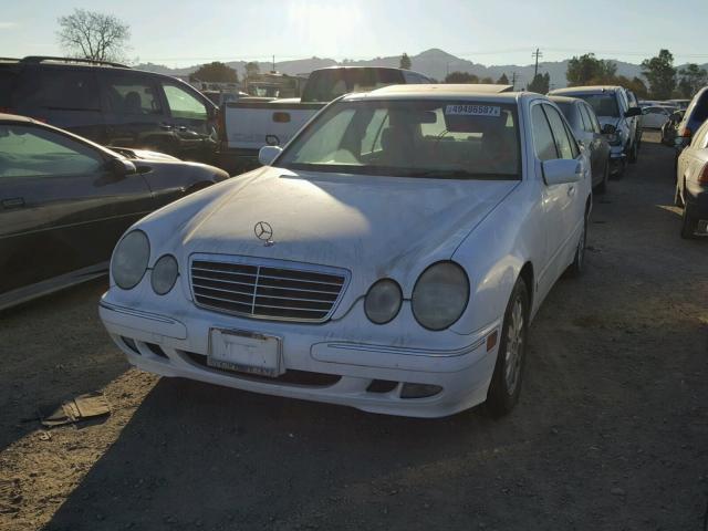 WDBJF65J8YB133692 - 2000 MERCEDES-BENZ E 320 WHITE photo 2