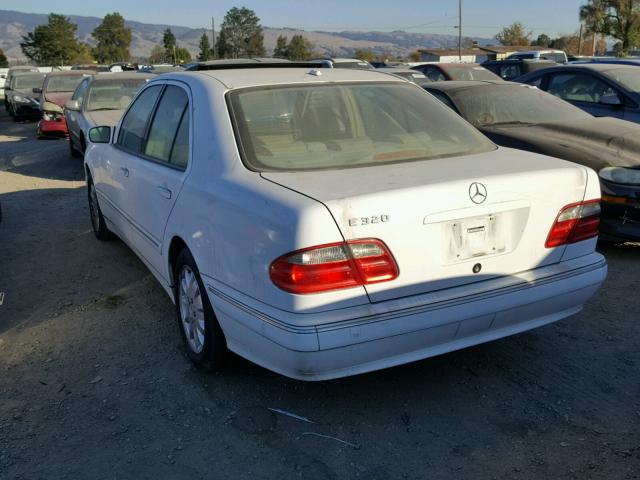 WDBJF65J8YB133692 - 2000 MERCEDES-BENZ E 320 WHITE photo 3