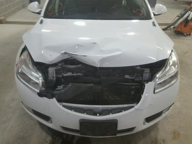 2G4GS5EV5D9158786 - 2013 BUICK REGAL PREM WHITE photo 9